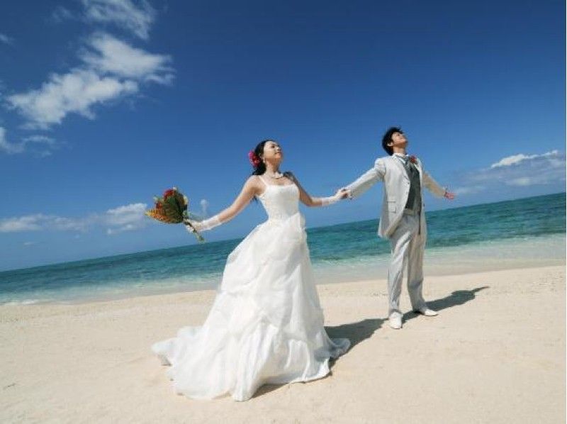 [Okinawa Naha] Let's leave a wonderful wedding photo in Okinawa! "Uninhabited Island Location Photo"の紹介画像