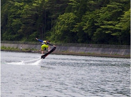 【 Yamanashi / Yamanakako】 Flying surfing! hoverboard experience (20 minutes)の画像