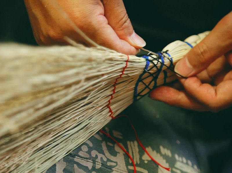 【栃木・鹿沼】創業300年の老舗でおみやげ作り〔ほうき人形作り〕