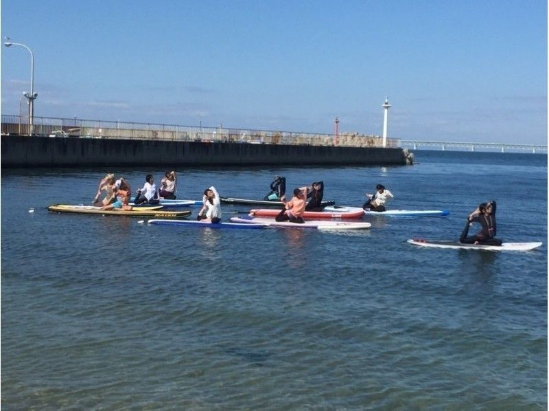 【大阪・りんくう泉南】人気のSUP YOGA を大阪で気軽に体験。更衣室・温水シャワー完備