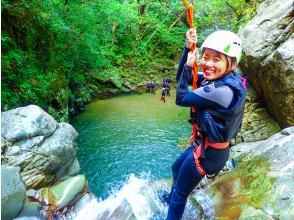 [Okinawa Yanbaru] Hidden Shower Climbing & Canyoning | Adventure in the World Heritage Forest with Zip Slides and Natural Water Slides (Video Included)