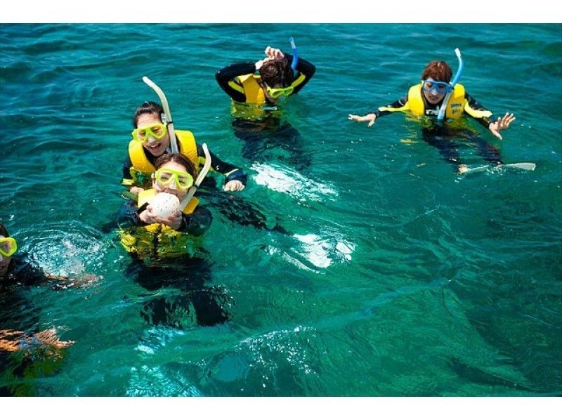 [Okinawa Chatan] popular active 3 tube & snorkel plan [30 minutes, towing tube]の紹介画像