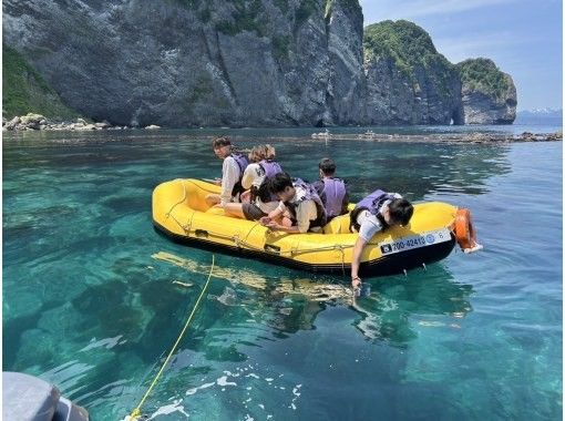 【北海道・小樽塩谷】海の秘境へご案内「青の洞窟周遊クルーズ」選べるボート2種類の画像