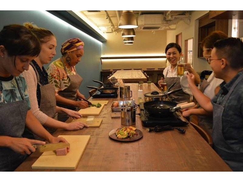 【沖縄・那覇】沖縄の『食』を見て、聞いて、手を動かして楽しむ沖縄料理体験「2品コース」の紹介画像