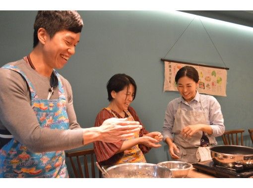 [冲绳那霸]学习冲绳长寿的饮食文化！冲绳美食体验和市场徒步之旅の画像
