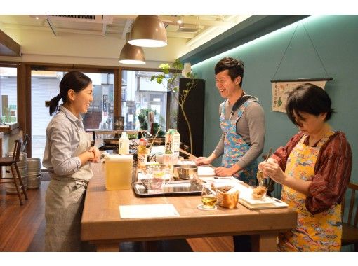 [오키나와·나하】오키나와의 장수 음식 문화를 배우자!오키나와요리 체험 및 시장 걷기 투어 (맥주 음료 뷔페 포함)の画像