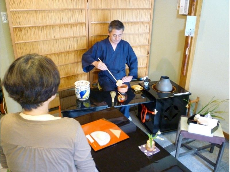 【奈良・奈良市】正座が不要のお茶会体験 ♪ テーブル・イス席で行う「立礼式」おもてなしコース