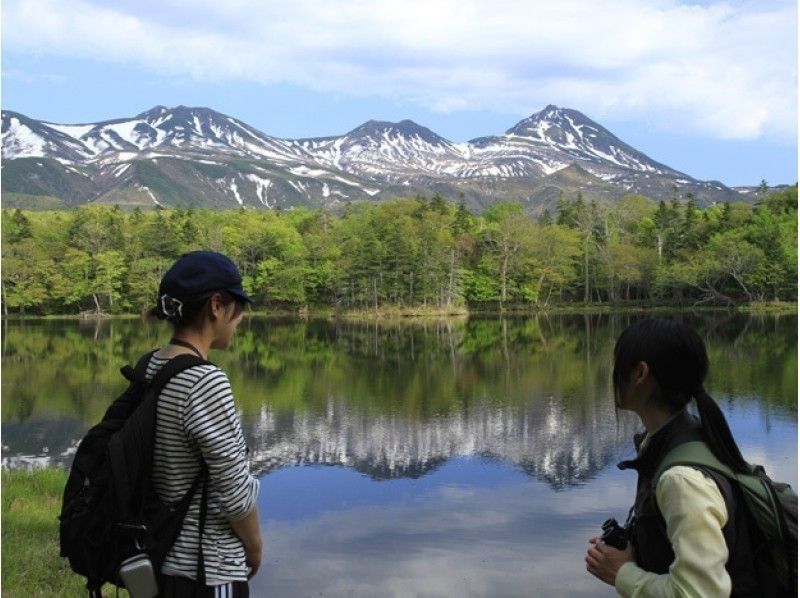 【北海道・知床】動物の痕跡を探しながらトレッキング「知床五湖一周ツアー」ご夫婦・ご家族で楽しめる!