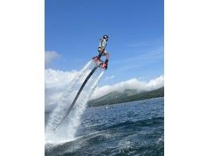 【山梨・山中湖】話題の「空中散歩」に挑戦！　フライボード体験プラン