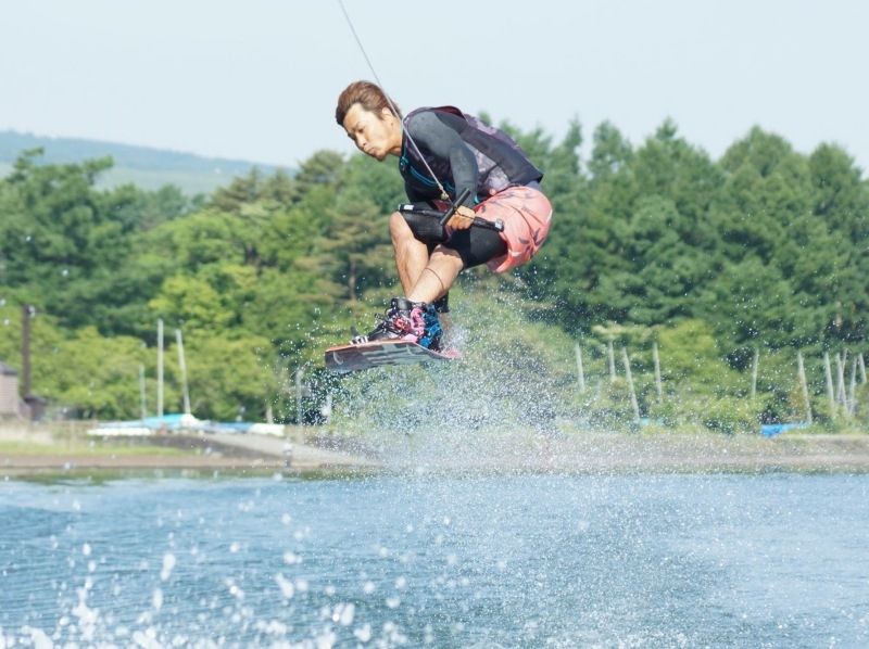 【山梨・山中湖】富士山を背景にアクロバット! ウェイクボードぞんぶんコース