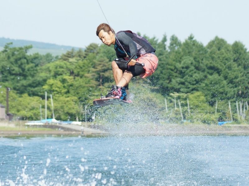 [Yamanashi/Lake Yamanaka] Acrobatics with Mt. Fuji in the background! Wakeboarding course (rental board included)の紹介画像