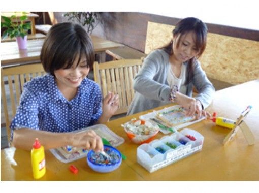 [沖縄/Nago]用琉球玻璃和貝殼裝飾！簡單的原始相框製作の画像