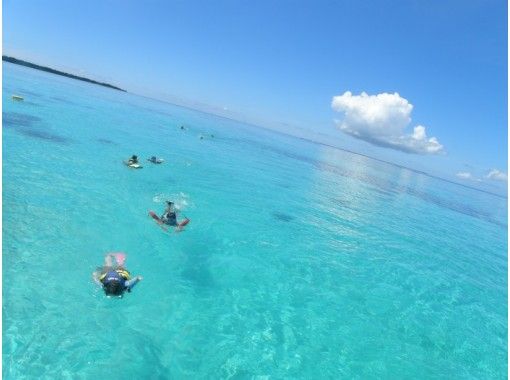 [Okinawa / Ishigaki] Snorkeling + Phantom island landing + Half buffet lunch at a cafe with a view of the sea (half-day course / morning only)の画像