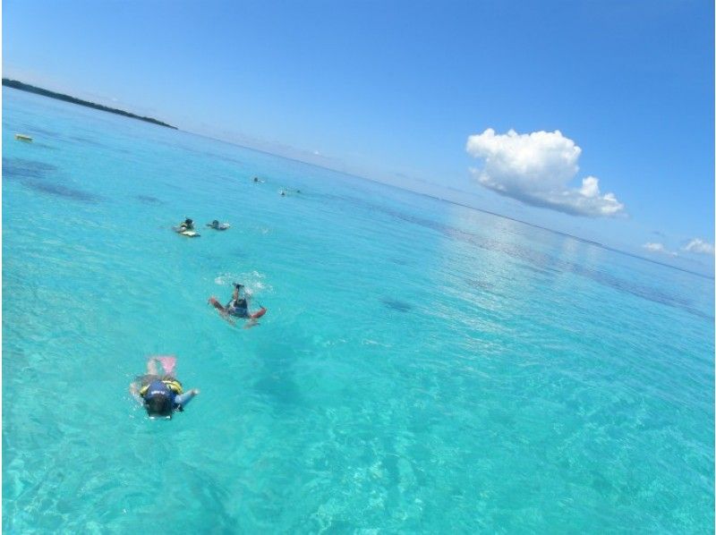 [Okinawa / Ishigaki] Snorkeling + Phantom island landing + Half buffet lunch at a cafe with a view of the sea (half-day course / morning only)の紹介画像