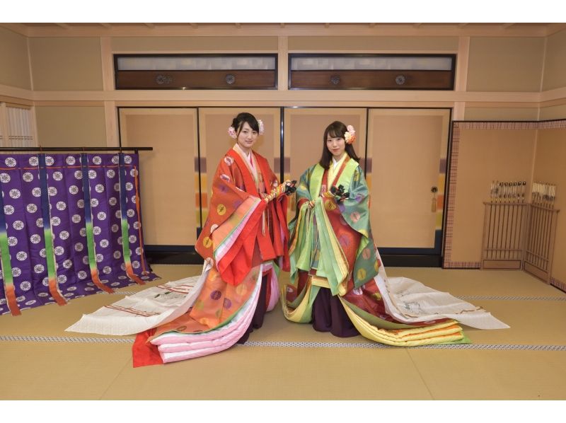 【京都・伏見】2～3名様限定 十二単・直衣ペア体験～平安時代の華やかな装いを体験～