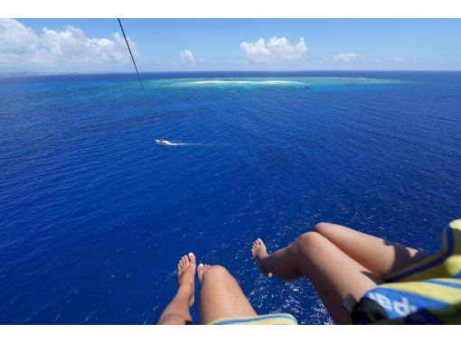 [Super Summer Sale 2024] Spectacular Parasailing from Naha [Free GoPro Camera Rental Included]の画像