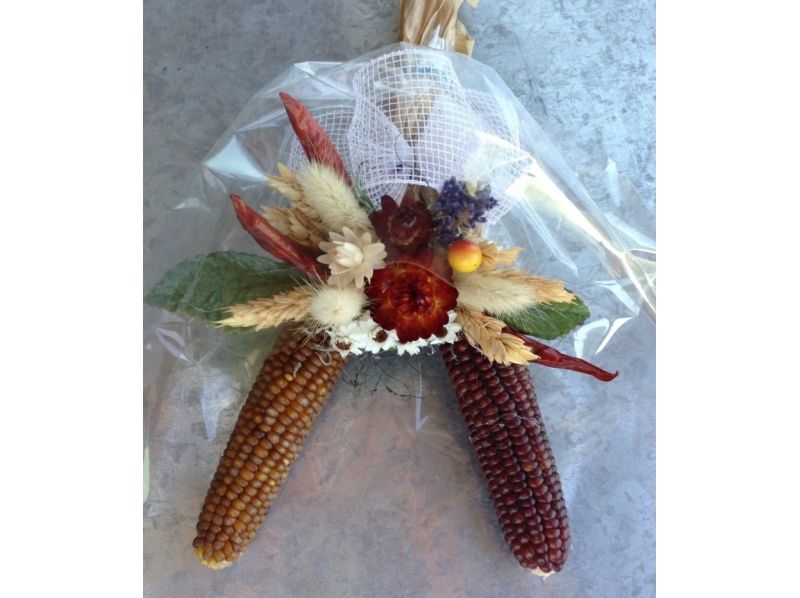 【北海道・美瑛町】グラスジェムコーンのスワッグ作り