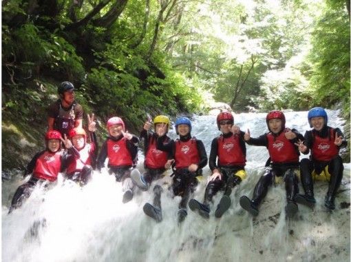 [Gunma, Minakami] Half-day canyoning plan ♪ Try the natural water slide! Participants from age 5 [Drink service included]の画像