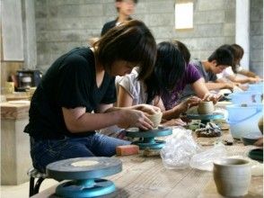 【山口・萩】萩焼の名窯でオリジナルの器づくり「手びねり陶芸体験」お子様も一緒に楽しめます！