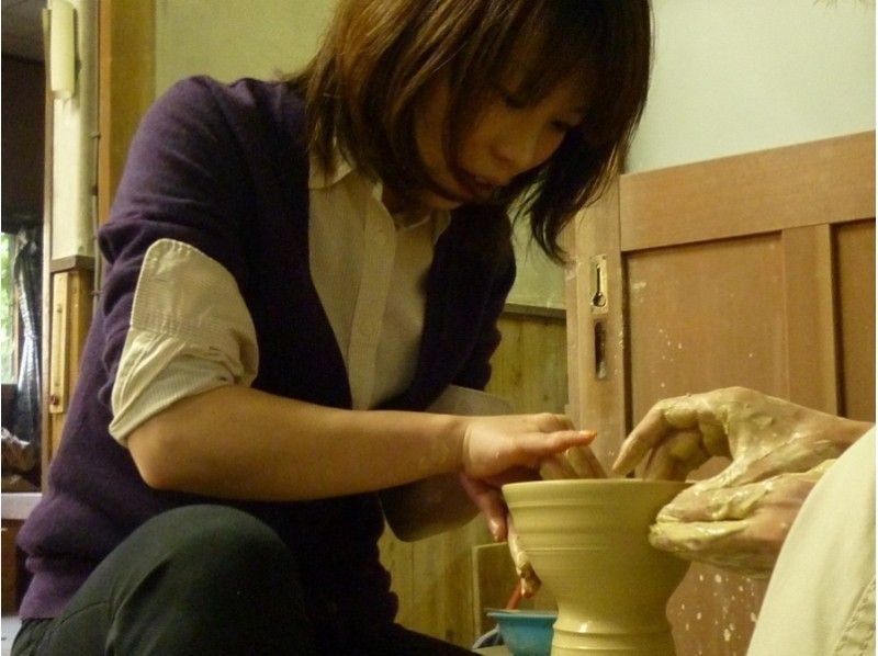 【山口・萩】萩焼の名窯でオリジナルの器づくり〔電動ろくろ陶芸体験〕
