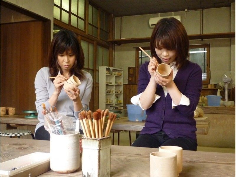 【山口・萩】萩焼の名窯でオリジナルの器づくり〔絵付け体験〕