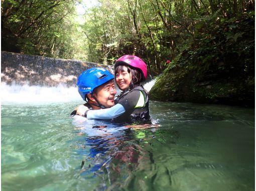 "Super Summer Sale" [Shikoku/Tokushima] [For 1st grade elementary school students and younger] Full of negative ions ★ Shower climbing experience! Family course (2.5 hours)の画像