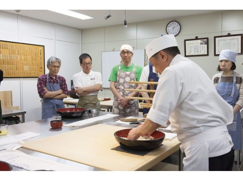 【京都・三条】国の現代の名工が教える本格そば打ち体験！1～２名様プラン（月３回1日曜日開講）〕の紹介画像