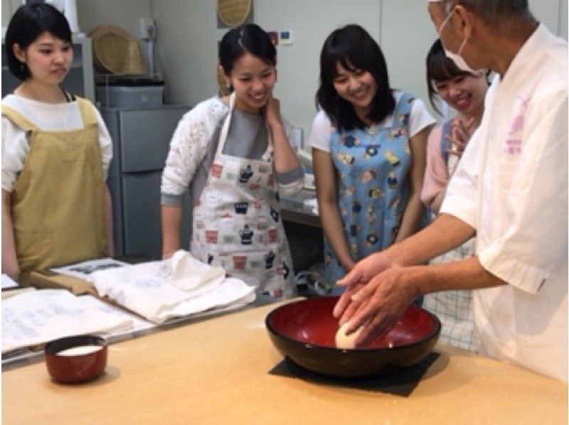 【京都・三条】グループそば打ち体験！平日　火曜～土曜日〔2～10名様プラン〕