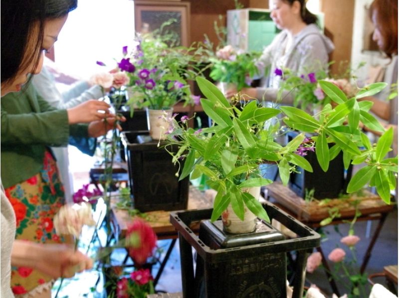 【東京・阿佐ヶ谷】母の日の特別フラワーアレンジメントレッスン! 春色ビタミンパーティーへようこそ!