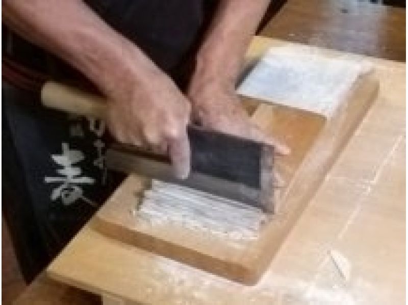 【埼玉・川越】楽しく学んでおいしく食べる。〔粉から挽いて作る そば打ち体験〕