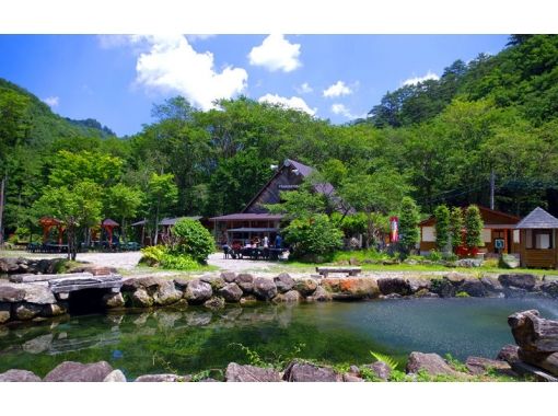 栃木県日光市【渓流釣り3時間】　緑の香りと透き通る清流を満喫！ ※釣りたてのお魚を炭火焼きにできますの画像