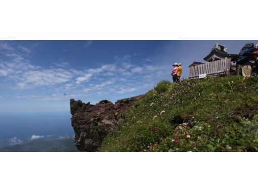 【Hokkaido · Rishiri Island】 Rishiri nature guide service · Rishiri mountain climbing (night round course round trip) planの画像