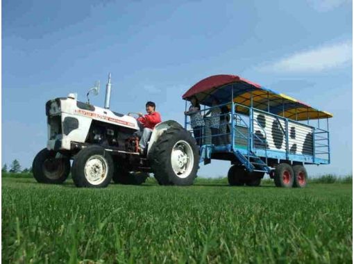 "Super Summer Sale 2024" [Near Lake Mashu, Hokkaido] Butter making, tractor and feeding course (about 30 minutes)の画像