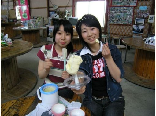 【Near Hokkaido · Maku-ko Lake】 Recommended when it is rainy ★ Milking · Butter · Ice cream making course (about 40 minutes)の画像