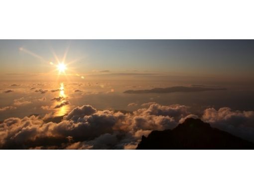 [ฮอกไกโด- เกาะริชิริ] บริการนำเที่ยวธรรมชาติริชิริ - ปีนเขาในเวลากลางคืน (2 วัน) ในเวลา จำกัด ! แผนพิเศษの画像