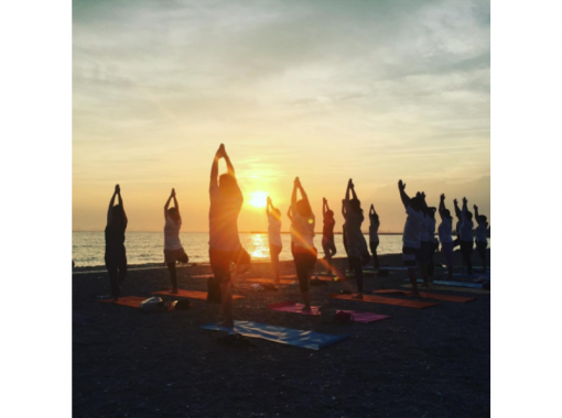 【 ฟุกุโอกะ จังหวัด· มุนากาตะ เมือง] Sunset Beach Yoga! ได้รับการเยียวยาจากทะเลเพิ่มพลังด้วยพลังงานจากดวงอาทิตย์!の画像