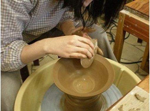 [Aichi/ Tsushima] Welcome beginners! Let's make two works with an electric potter's wheel pottery experience! (Formation, painting, painting)の画像