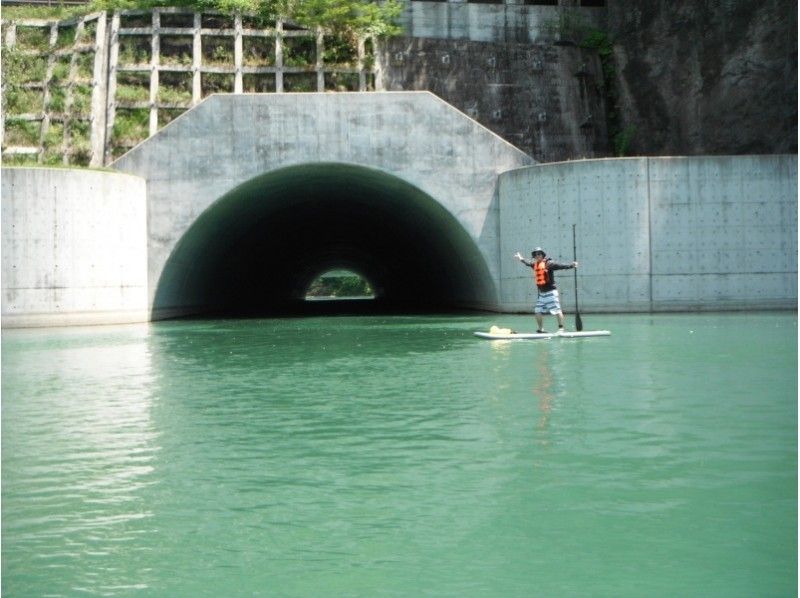 【長野・SUP(サップ)】湖でトンネル&渓谷クルージング《初心者レッスン付き》