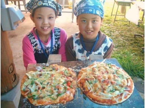 【熊本・阿蘇】ひとり１枚！生地から作ってレンガ窯で焼く「ピザ作り体験」の画像