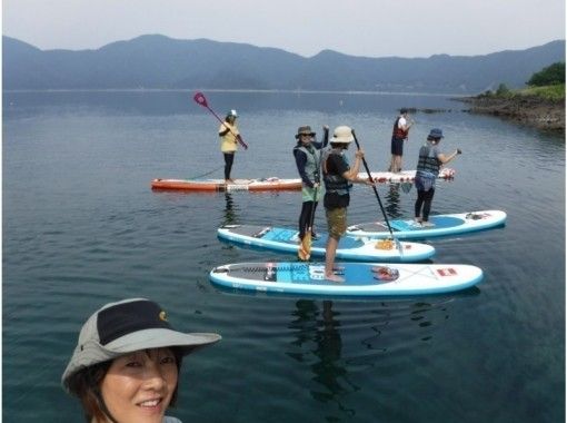 [ยามานาชิ-Lake Honjo] ประสบการณ์ SUP (ไม้พายยืนขึ้น) ☆ลองออกไปเดินเล่นบนน้ำ (120 นาที)の画像