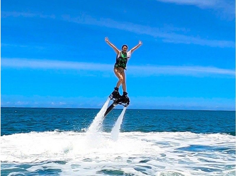 [Okinawa, Naha, Ginowan] Beginners are welcome! Flyboard experience, a very popular activity! Big jump from the sea with jet injection from your feet "F plan ♪"の紹介画像