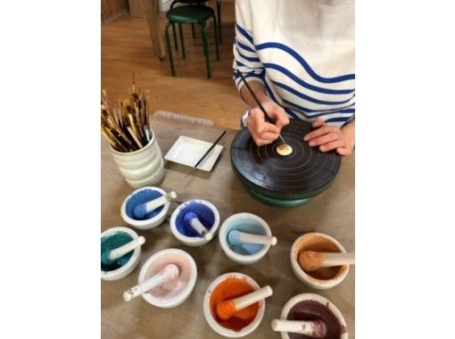 【鹿児島・日置】美山陶游館で「薩摩ボタン絵付け体験」手ぶらでOK！の画像