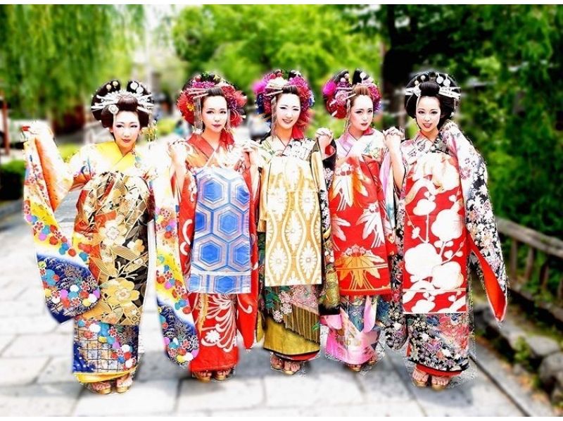【京都・祇園店】花魁姿8カット撮影と20分の散策のついたバリューセットプラン「百合プラン」♪