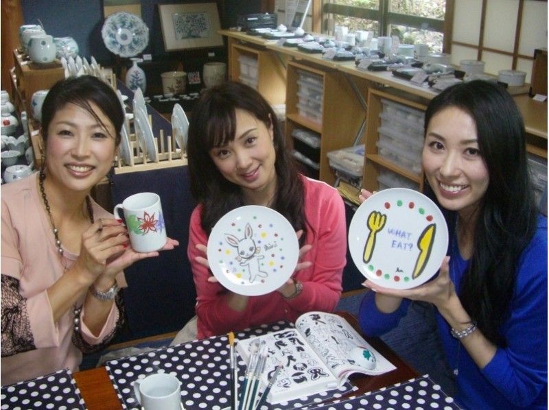 【佐賀県・西松浦郡】素敵な思い出づくりに!有田焼上絵付け体験「お皿コース」