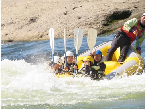 [Tohoku, Yamagata Prefecture] Asahi Town, Mogami River Rafting ☆ Guidance by a qualified guide. Equipment rental included, free photo data! Hot spring bath ticket included!の画像