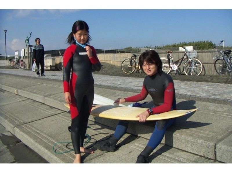 【神奈川・湘南・サーフィンスクール】親子で波乗り！２名以上(大人と子供）限定★ファミリープラン★