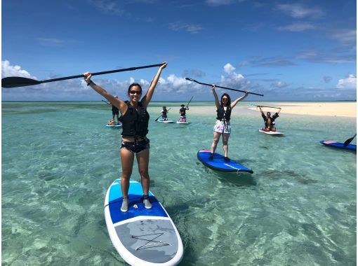 [Miyakojima SUP] Beginners are welcome! A landing tour to the phantom island (Yuni Beach) on a SUP! Safe with a small boat running alongside! Our shop is the only one that offers SUP! Drone photography is freeの画像
