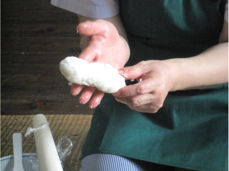 【秋田・岩城亀田】きりたんぽ作り体験 + きりたんぽ鍋・作って、焼いて、できたてを食べる ♪