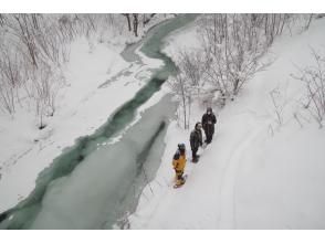 [Hokkaido Furano] Sanpo road of "morning limited"! Asa River Fushigi Snowshoe Experience