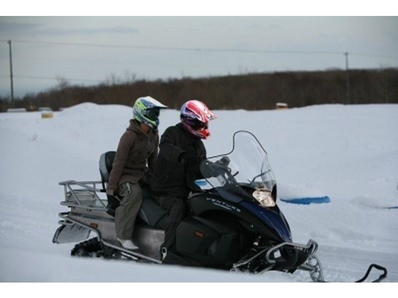 [Hokkaido ・ Noboribetsu】 1 seater Snowmobile Experience (90 minutes free course)の紹介画像
